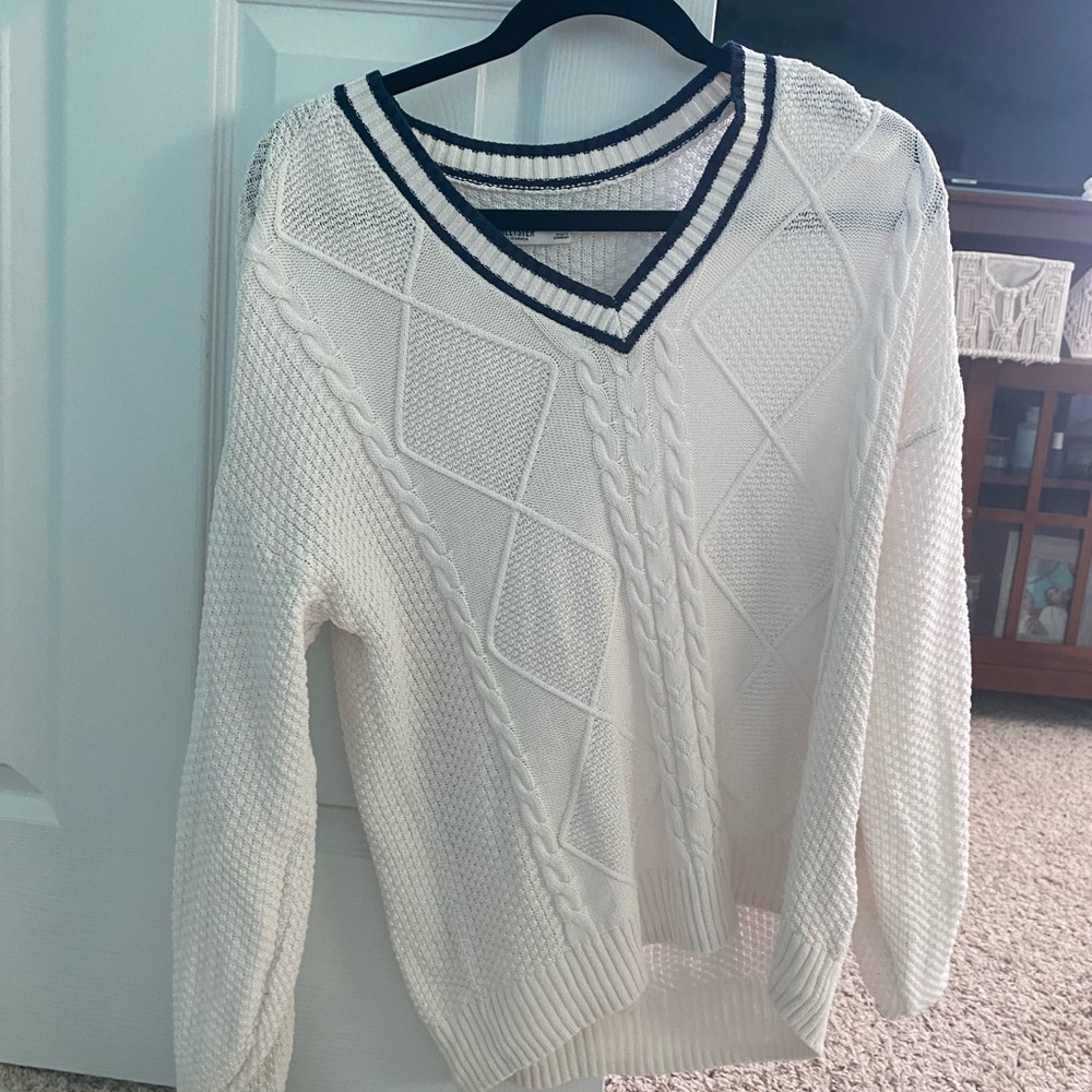 size:s, hollister sweater